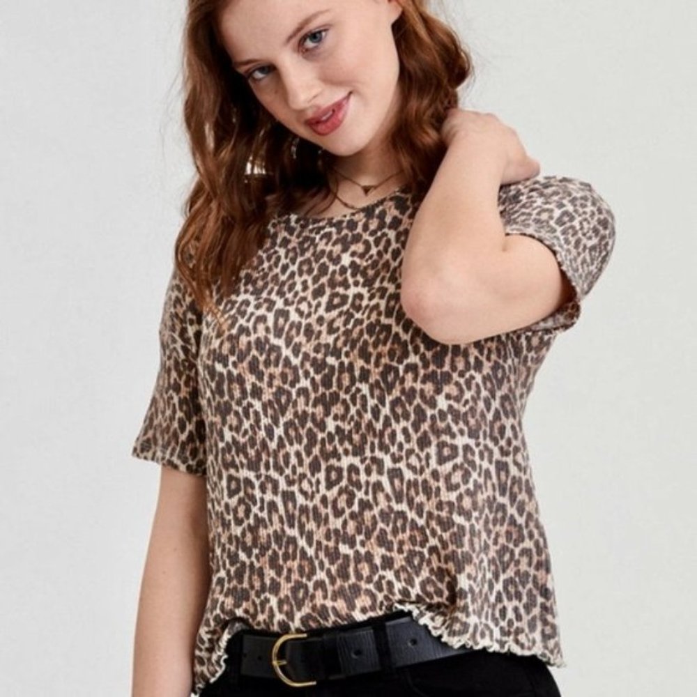 American Eagle Cheetah Print T-Shirt Size Small